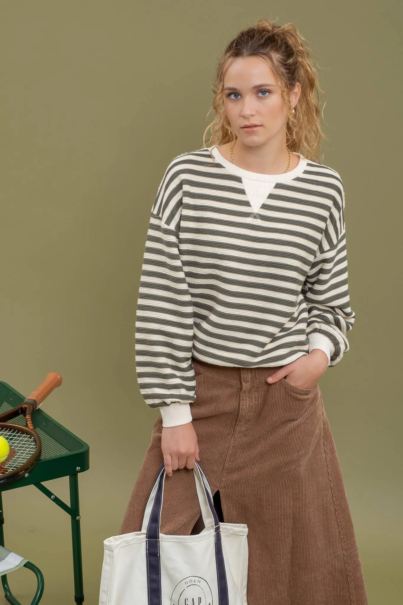 CONTRAST RIBBED RELAXED KNIT TOP