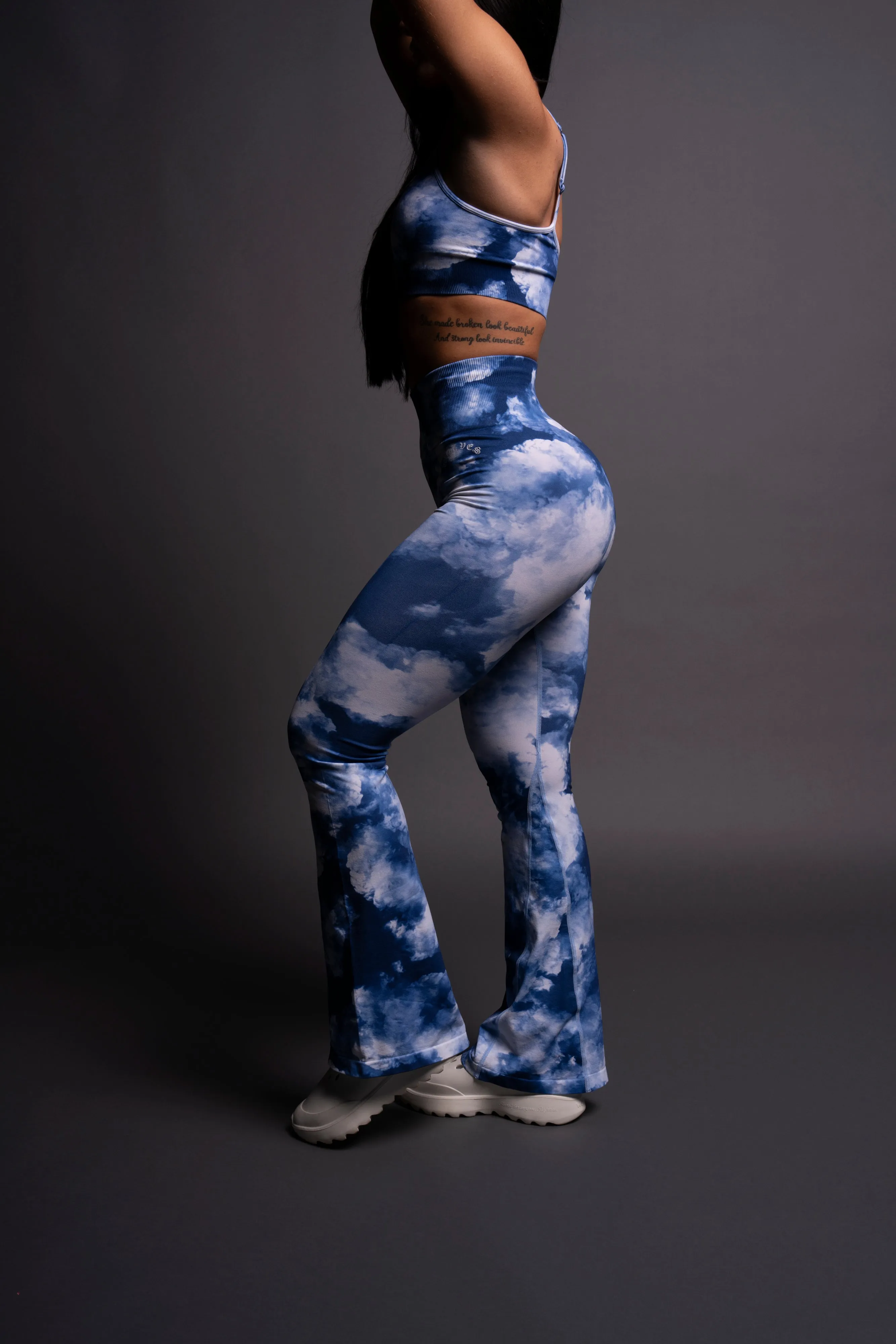 Our Stamp "Everson Seamless" Gracie Flare Scrunch Leggings in Blue Sky