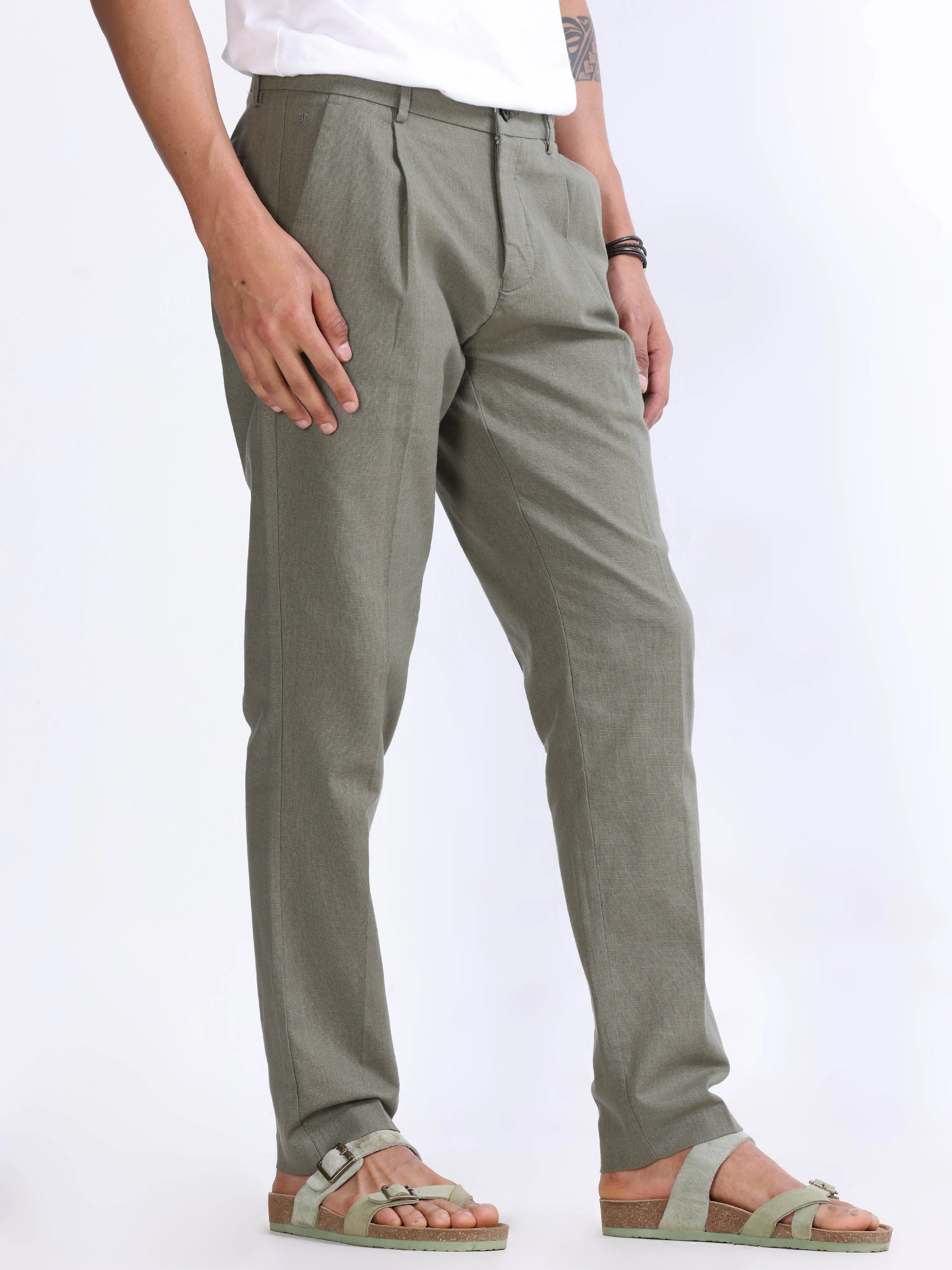 RAW SLUB PLEATED TROUSER IN PINE OLIVE
