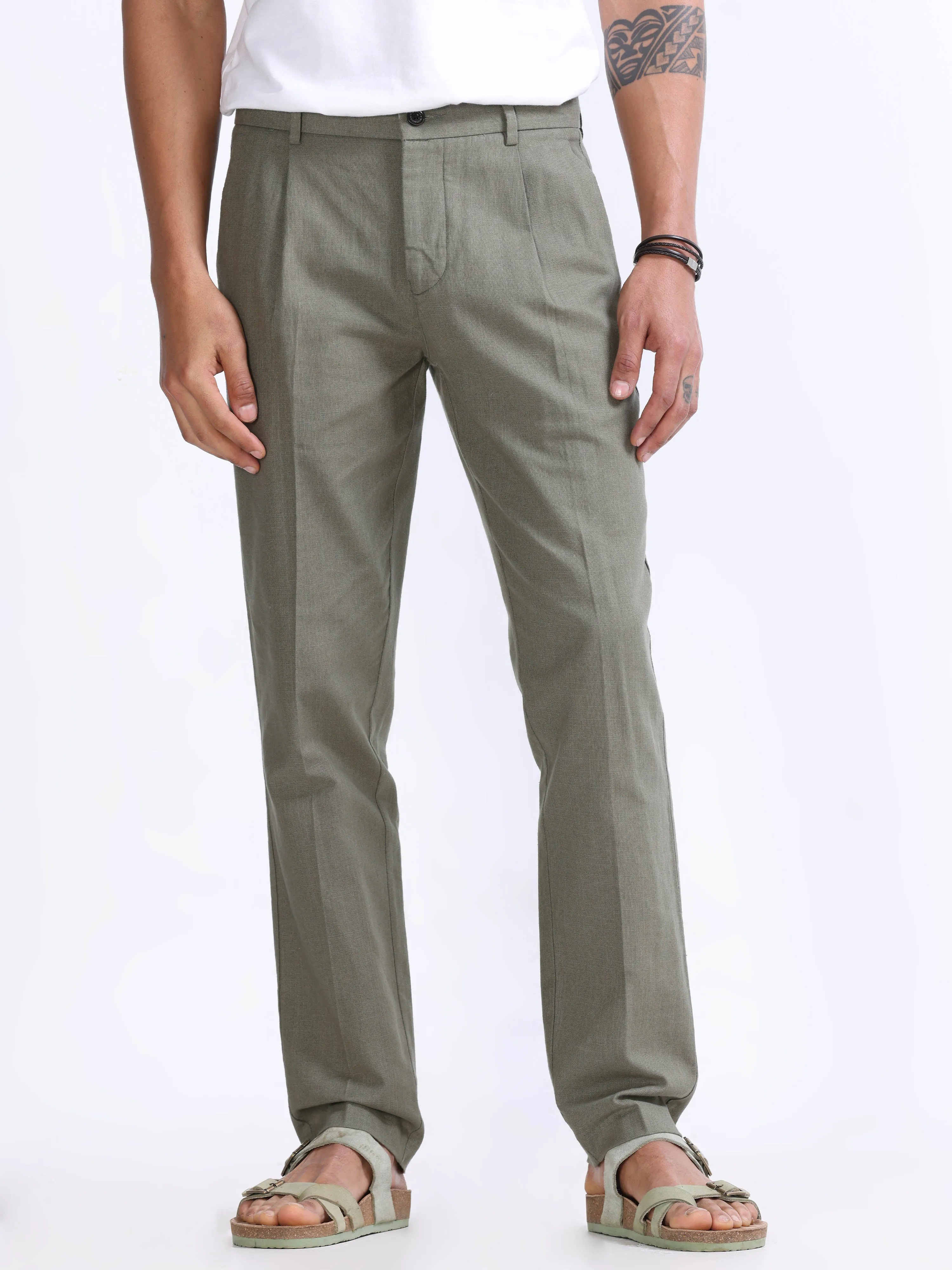 RAW SLUB PLEATED TROUSER IN PINE OLIVE